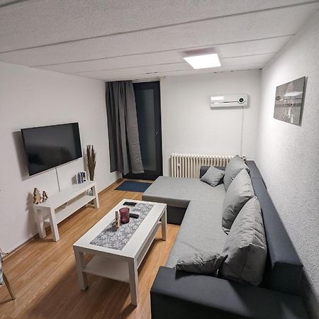 Direkt An Der S-Bahn Gelegenes Gemutliches Souterrain Apartment Mit Privatem Zugang Troisdorf Exterior foto