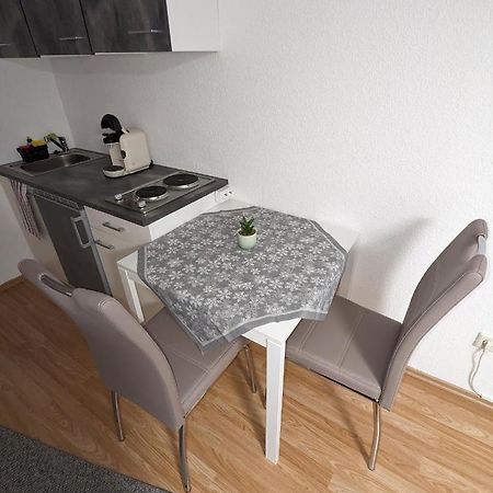 Direkt An Der S-Bahn Gelegenes Gemutliches Souterrain Apartment Mit Privatem Zugang Troisdorf Exterior foto